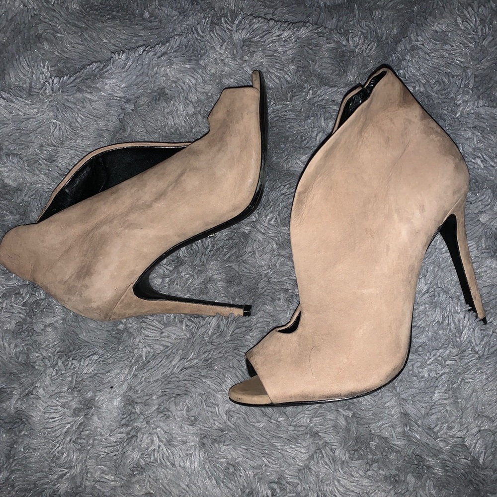 100% SCHUTZ Peep Toe Suede Bootie. GUC